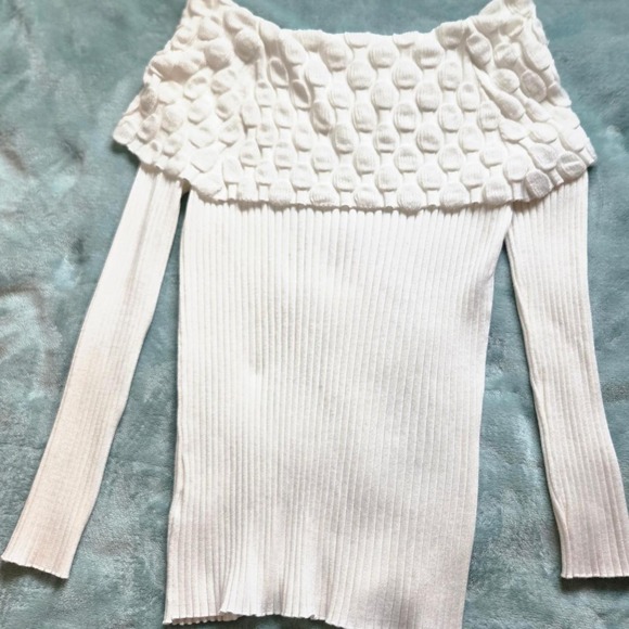 Sweaters - Off while ribbed Off the shoulder.  Size xl petite on smaller size